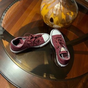 Burgundy converse